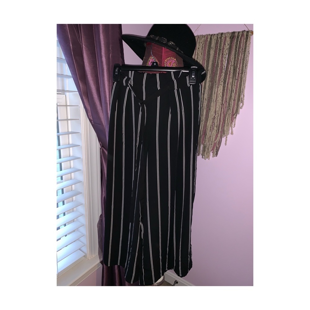 Black striped flow pants